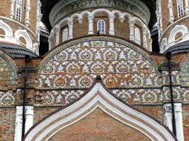 Изразцы в оформлении Покровского храма